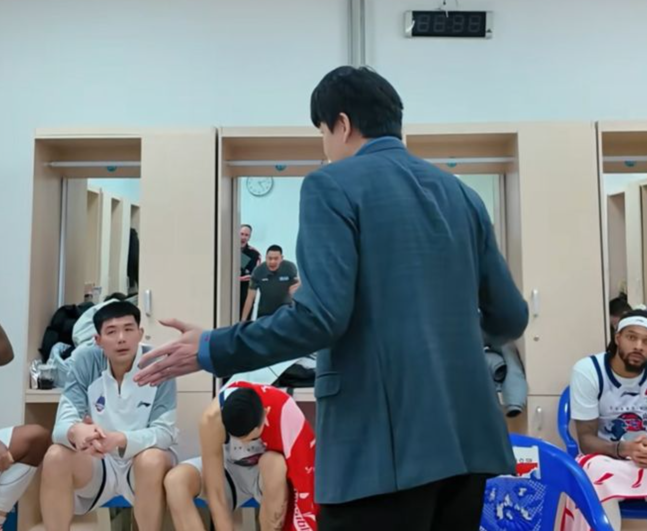 开云-赢辽宁5分！山东队连续庆祝，邱彪更衣室讲话内容曝光