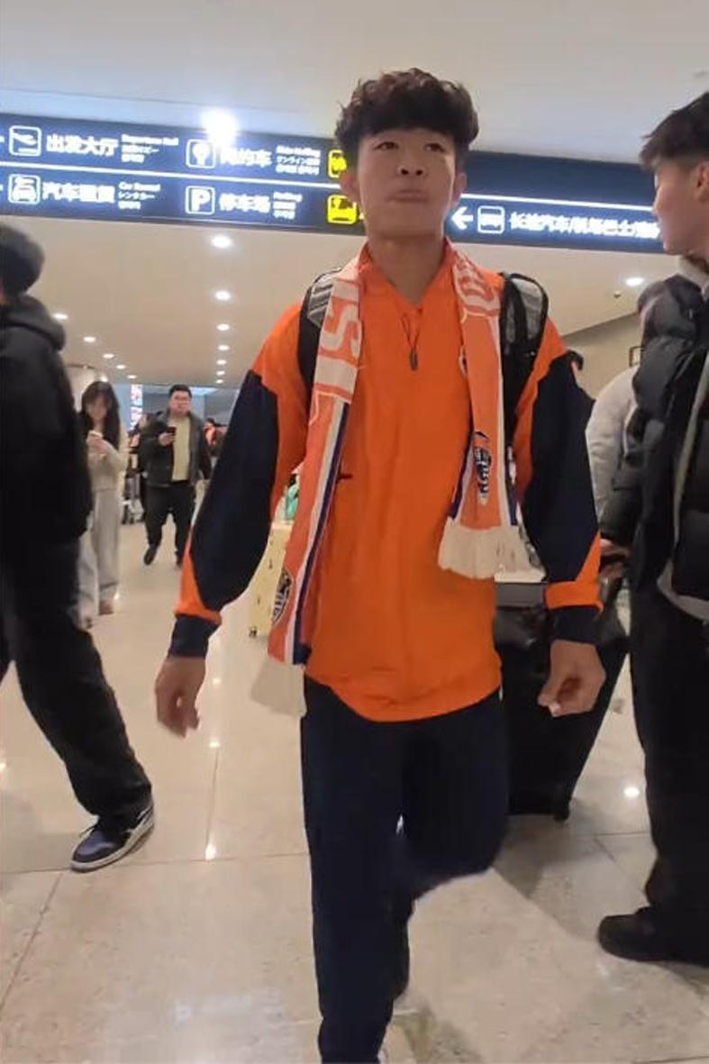 kaiyun-2026中超新老传承超燃！邝兆镭等6小妖谁先首秀？7名37岁老将坚守
