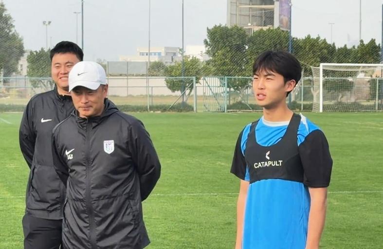 kaiyun-2026中超新老传承超燃！邝兆镭等6小妖谁先首秀？7名37岁老将坚守