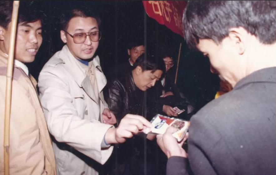 开云-放弃副市长跑去捡破烂,如今身无分文,却成了四川的骄傲